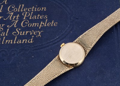 Lot 85 - An Omega manual wind 9ct gold lady's wristwatch