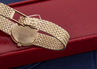 Lot 91 - A modern 9ct gold Omega quartz ladies wristwatch