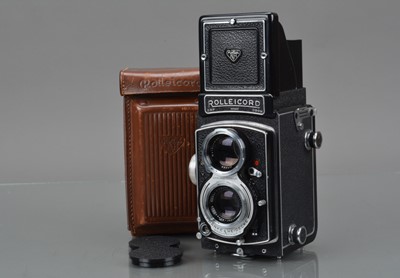 Lot 244 - A Rolleicord V TLR Camera