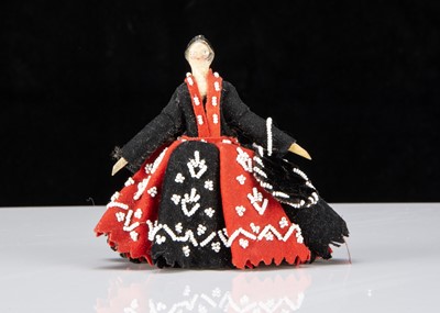 Lot 2 - An 19th century Grodnerthal dolls’ house doll penwipe