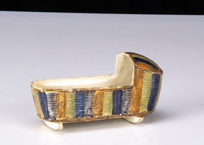 Lot 22 - A pearlware Pratt-type dolls’ house cradle, circa 1800