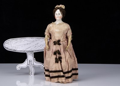 Lot 359 - A small early wigged china shoulder-head doll