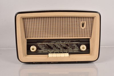 Lot 330 - A Vintage European Radio