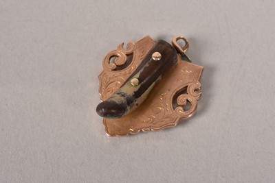 Lot 611 - A 9ct gold fob medallion with bullet