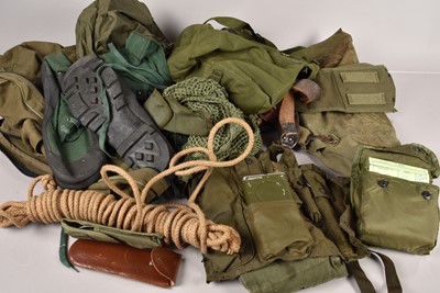Lot 639 - An assortment of various webbing