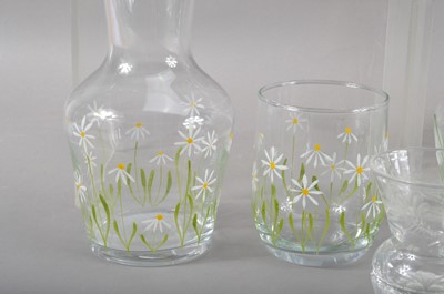 Lot 70 - A collection of glassware