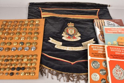 Lot 716 - A good collection of Military Regimental buttons