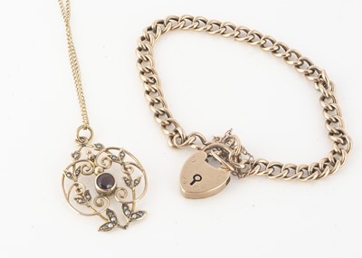 Lot 127 - A 9ct gold curb linked bracelet with padlock clasp