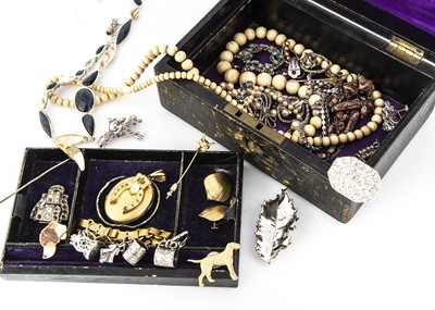 Lot 148 - A leather jewellery box