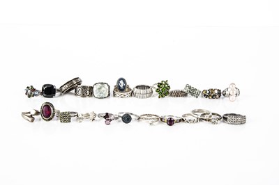 Lot 156 - A good collection of silver gem set and band and spinner rings