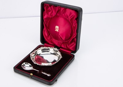 Lot 461 - A cased George V silver Christening bowl and spoon by George Jackson & David Fullerton