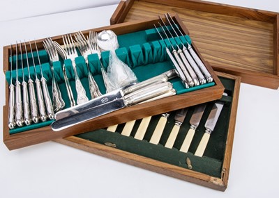Lot 466 - Two boxes of silver plated items and several small silver items