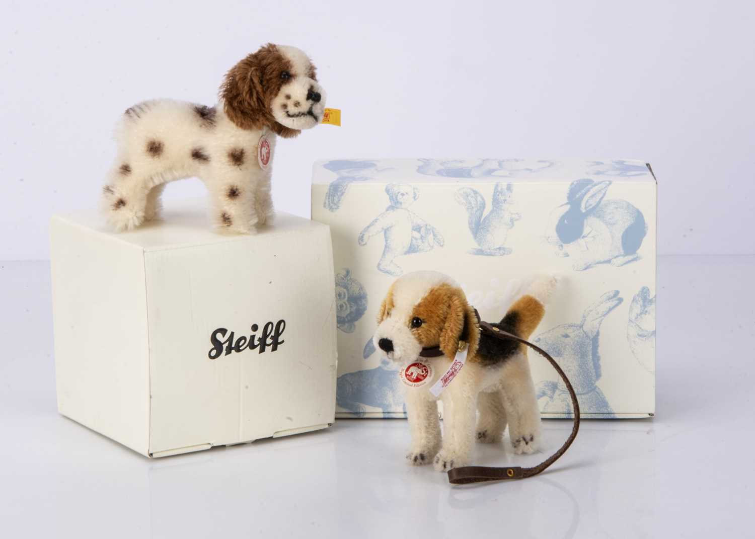 Lot 9 - A Steiff limited edition Biggie Beagle toy dog