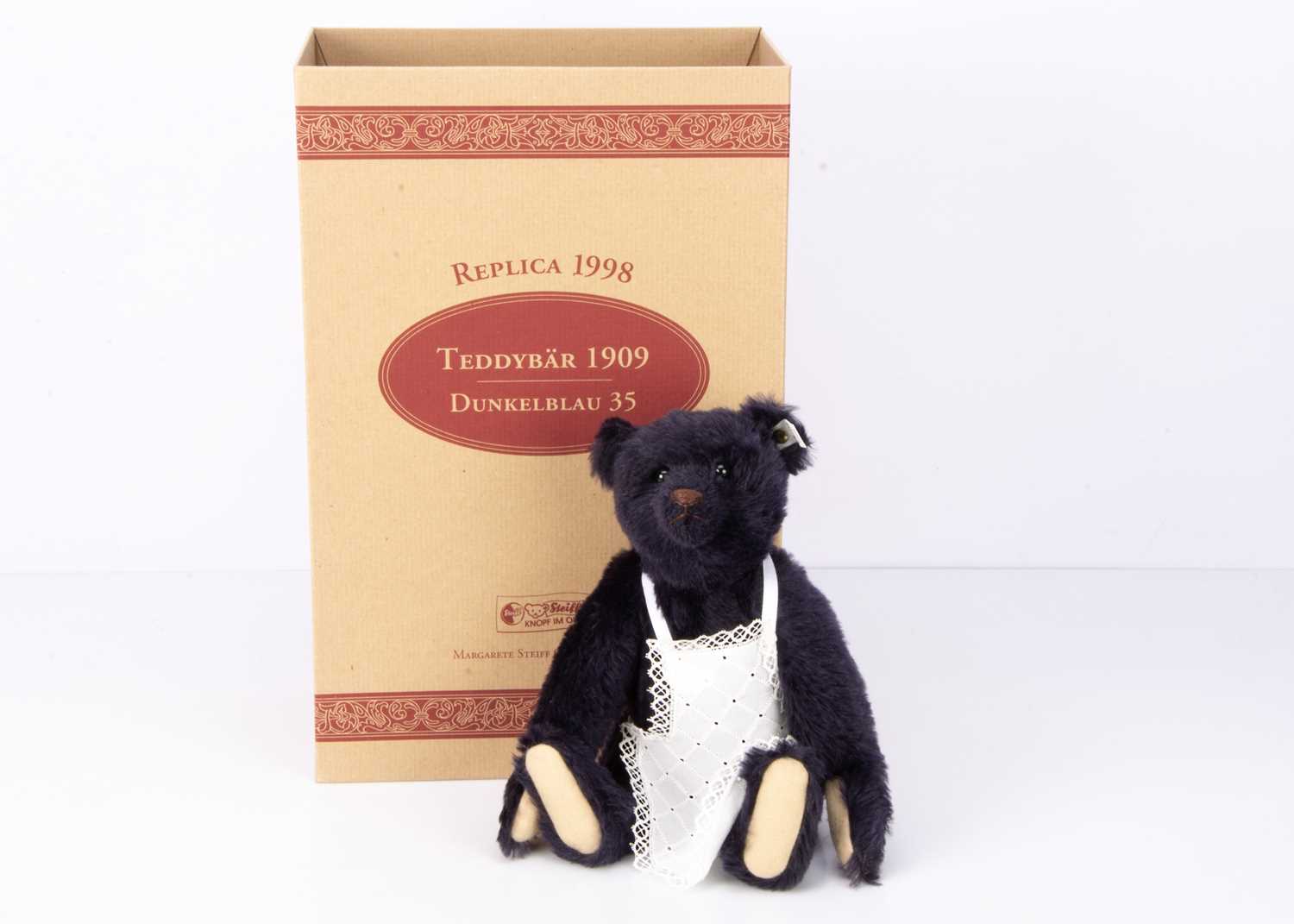 Lot 20 - A Steiff limited edition 1909 replica teddy bear
