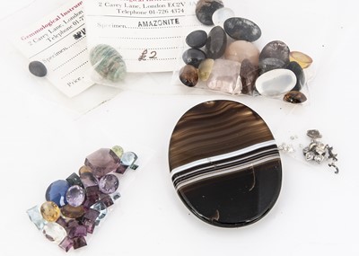 Lot 22 - A collection of loose gems