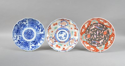 Lot 102 - Three 19th century and later Chinese porcelain plates