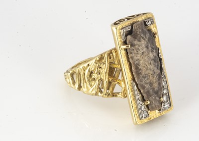Lot 270 - An 18ct gold Garrard Millennia limited edition neolithic arrow head and diamond tablet ring