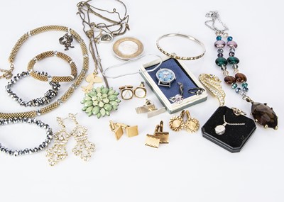 Lot 288 - A quantity of costume jewellery