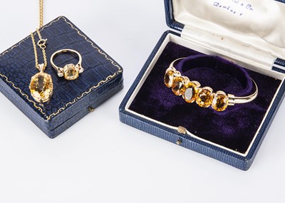 Lot 291 - An Indian citrine and yellow metal suite of jewellery