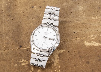 Lot 369 - A c1970s Seiko 5 Automatic stainless steel wristwatch