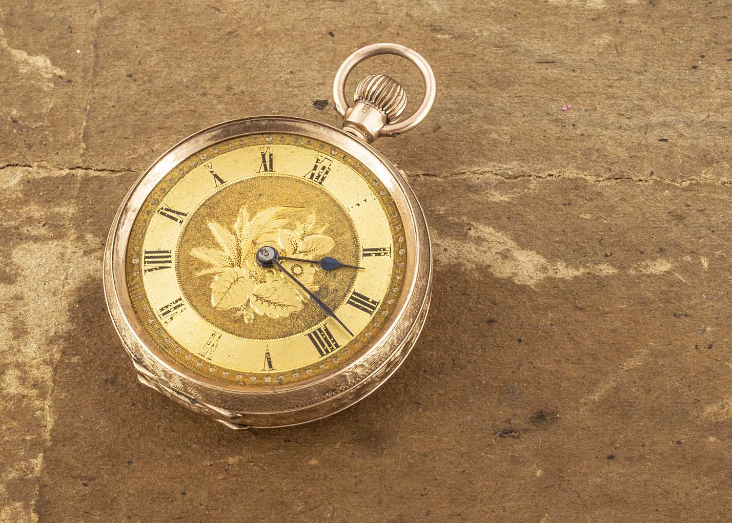 Lot 405 - A late 19th century continental 9ct gold cased lady's pocket watch