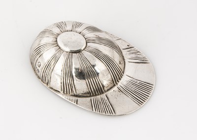 Lot 417 - A George III period silver tea caddy spoon