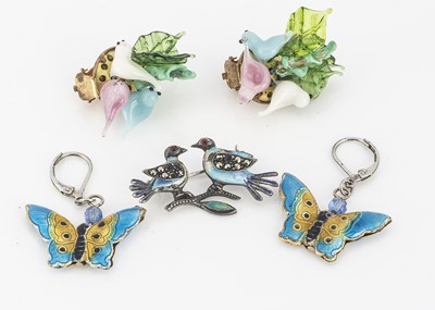 Lot 4 - A silver and enamel bird brooch