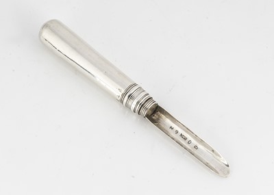 Lot 446 - A George III silver Campaign marrow scoop by Lea & Clark