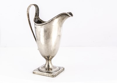 Lot 471 - An Edwardian silver cream jug