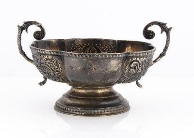Lot 472 - An Edwardian silver bon bon dish by M&D