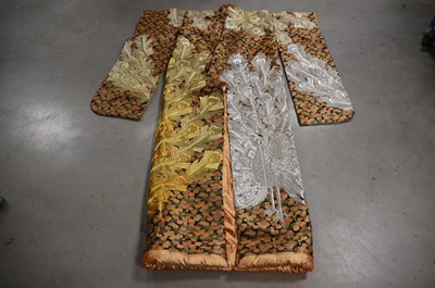 Lot 124 - A large modern Japanese kimono