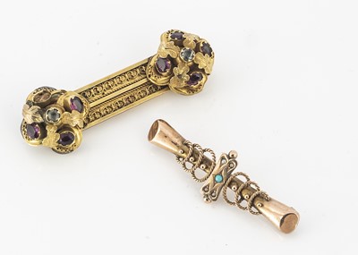 Lot 49 - A 19th Century garnet and rock crystal bar brooch