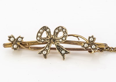 Lot 57 - An Edwardian 9ct gold and seed pearl bar brooch