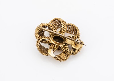 Lot 21 - A 19th Century gilt wreath brooch set with a central cluster of gems