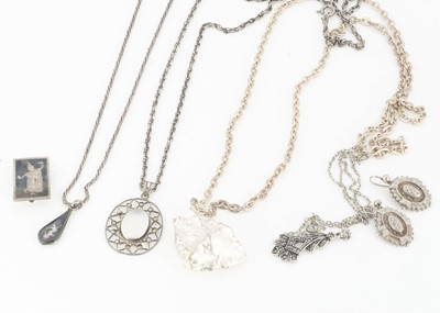 Lot 78 - A quantity of silver jewellery