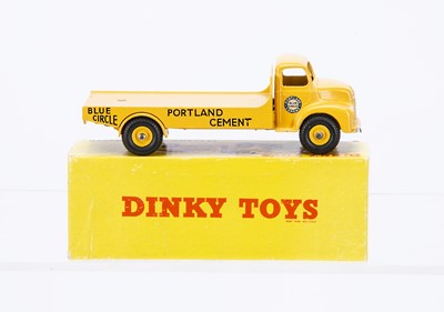 Lot 23 - A Dinky Toys 419 Leyland Cement Wagon