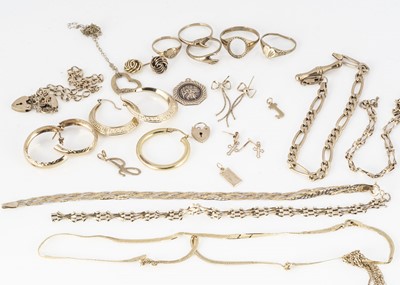 Lot 324 - A collection of 9ct gold