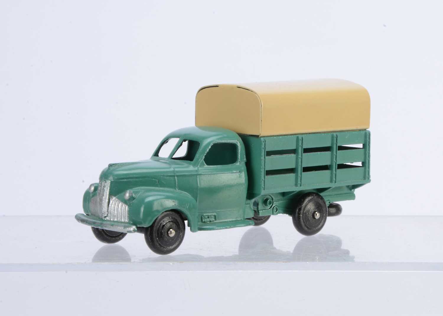 Lot 85 - A French Dinky Toys 25L Studebaker Tapissiere Covered Truck