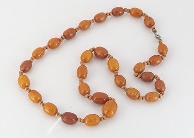 Lot 341 - An amber string of oval beads