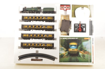 Lot 90 - Hornby 00 Gauge unused R687 1977 Jubilee Pullman Set