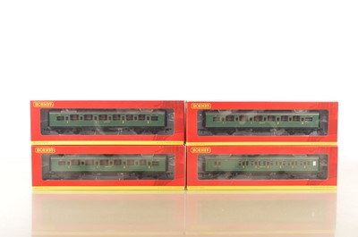 Lot 186 - Hornby 00 Gauge SR green Maunsell Coaches (4)