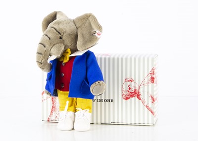 Lot 347 - A Steiff limited edition Edward Trunk