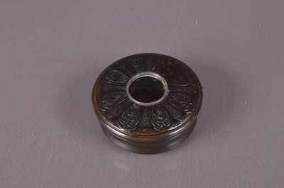 Lot 270 - 19th Century Scottish pressed horn snuff box