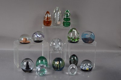 Lot 423 - A good group of fifteen art glass paperweights