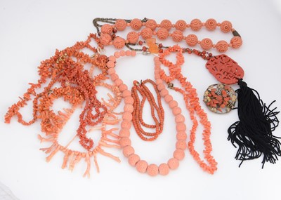 Lot 57 - An Art Deco Flapper Style simulated coral necklace