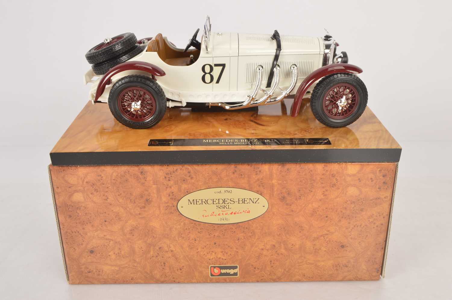 Lot 9 - Burago 1:18 Scale 1931 Mercedes SSKL Millie Miglia Rudolf Caracciola
