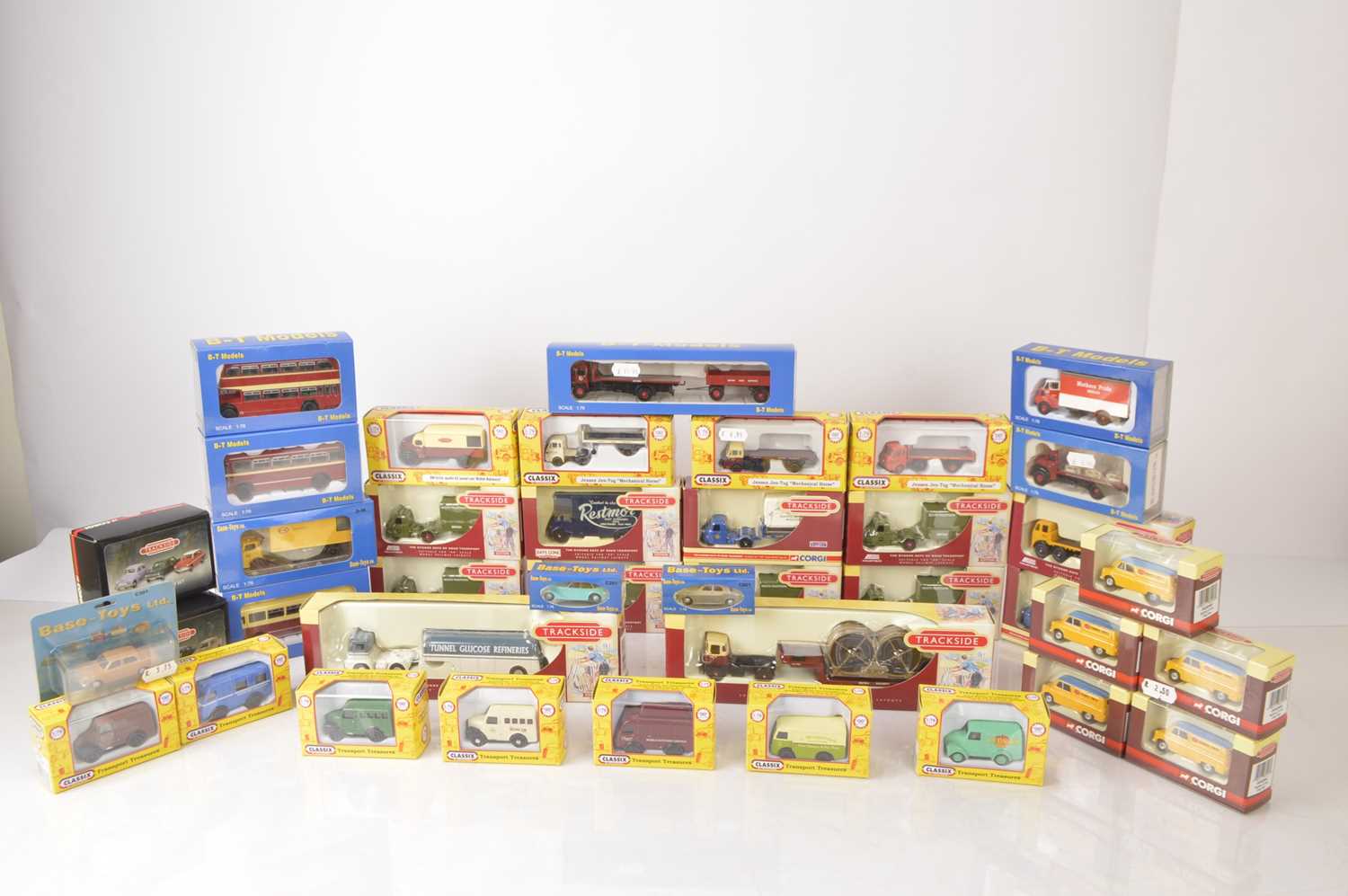 Lot 46 - Modern Diecast 1:76 Scale Trackside Models