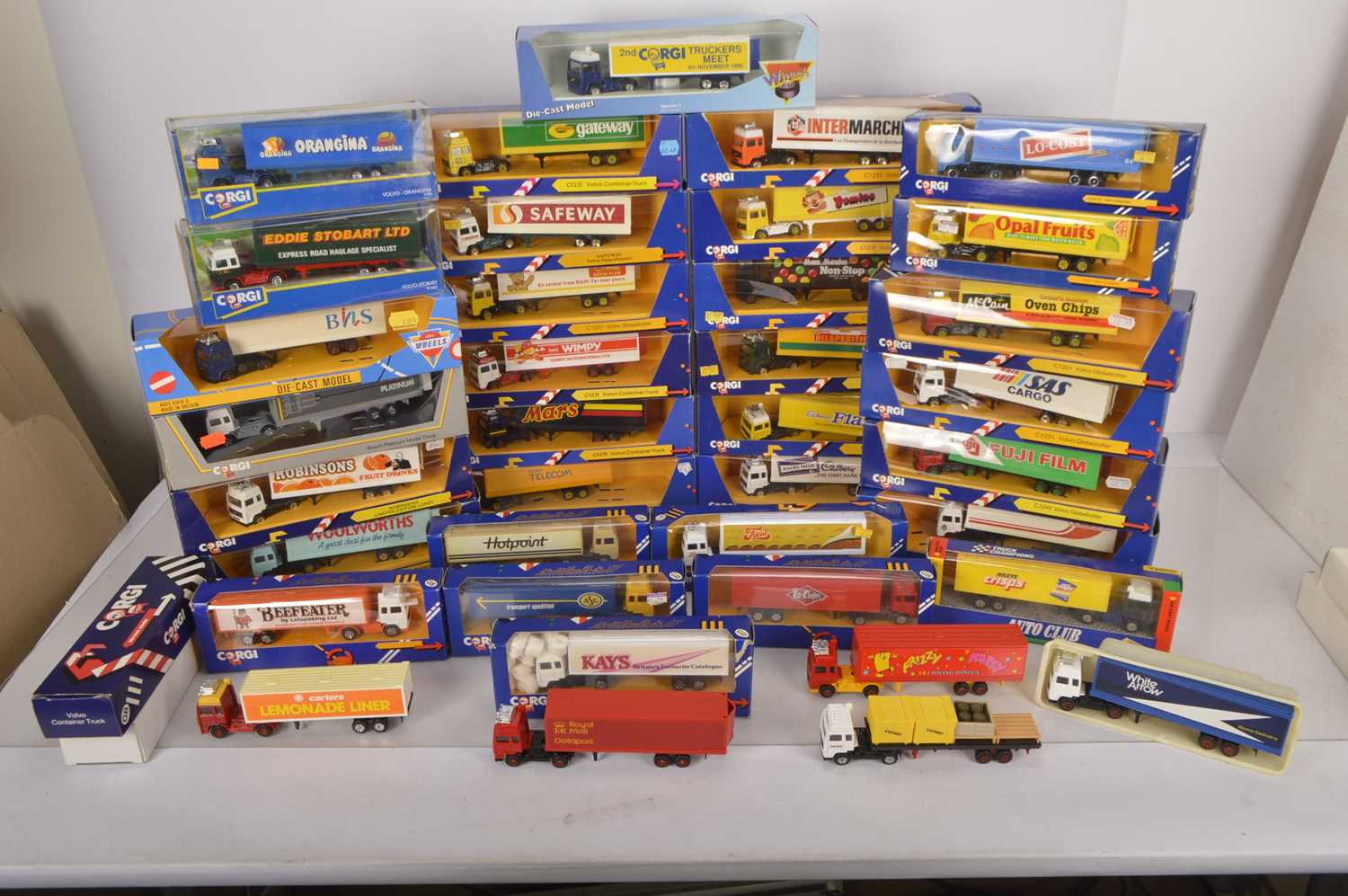 Lot 72 - Corgi 1980s Volvo Articulated Trucks (40)