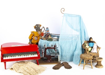 Lot 252 - An early 20th century steel and wire doll's cot