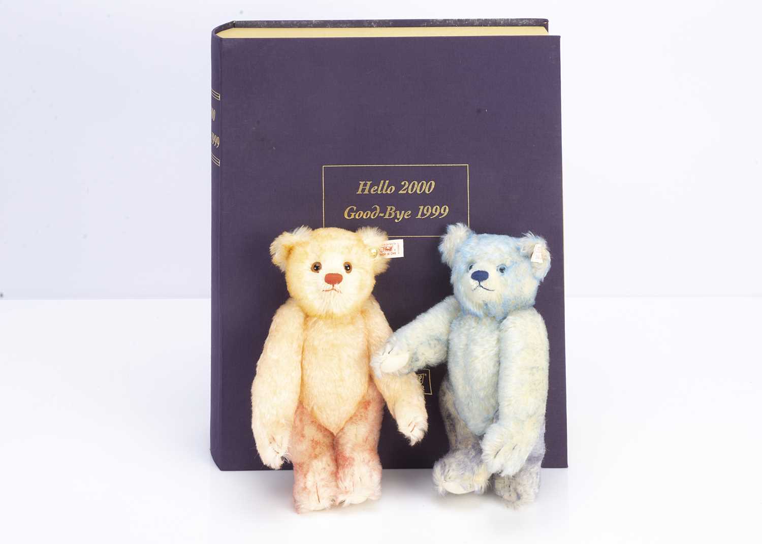 Lot 10 - A Steiff limited edition Hello 2000 Good-Bye 1999 set